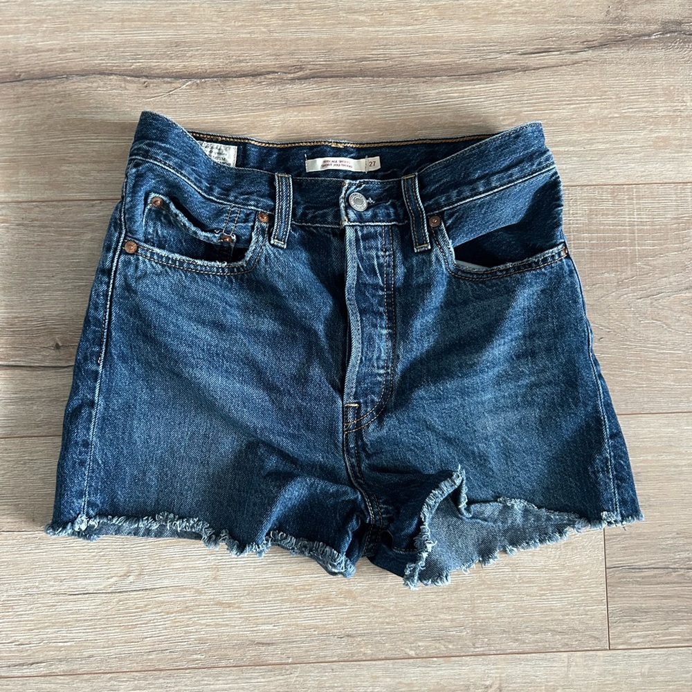 Levi's Ribcage Shorts - Picture 5 of 9